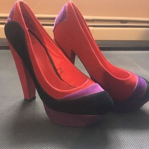 Sheikh Red and Black Velvet Pumps